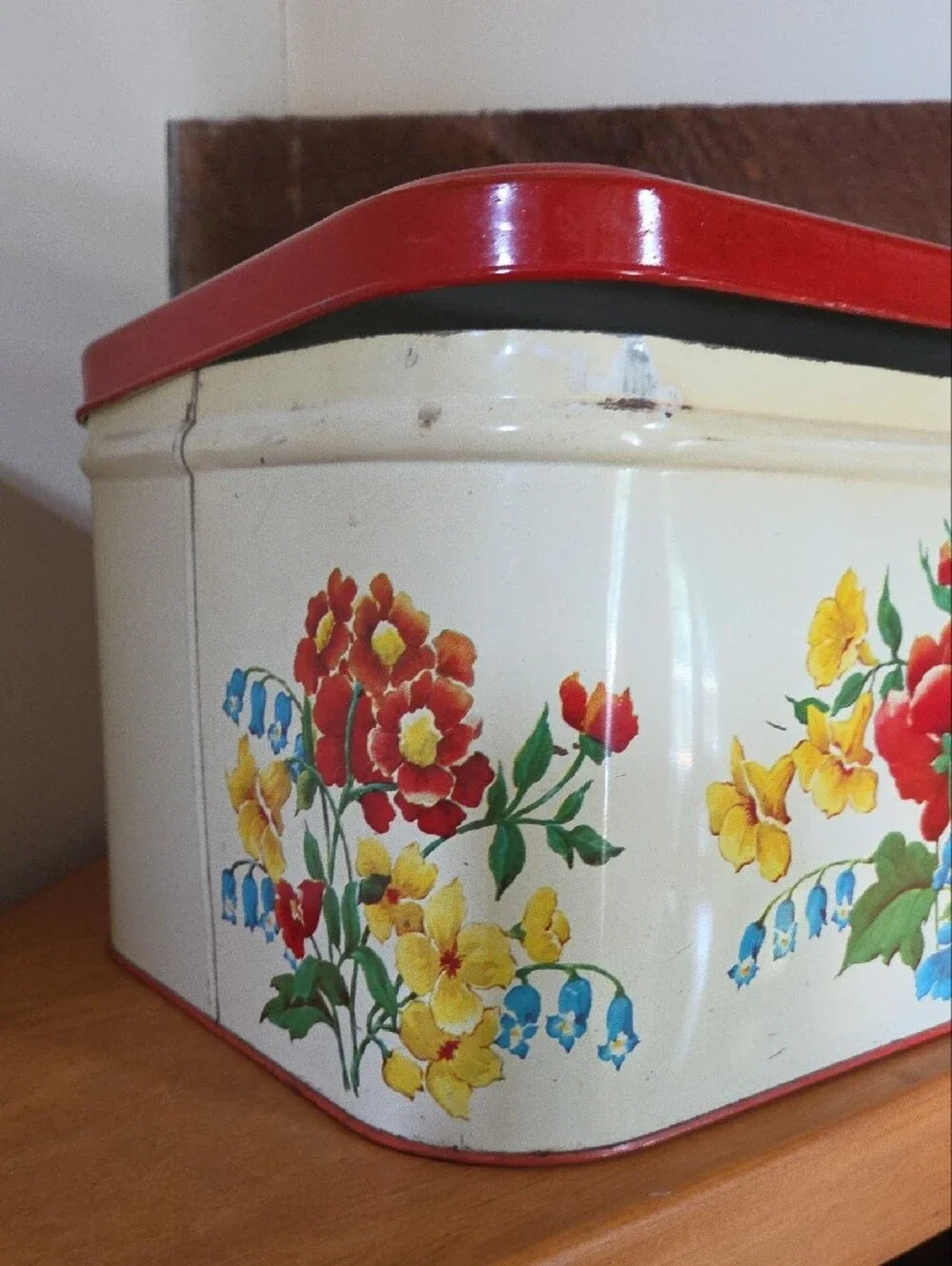 Vintage 1950's PARMECO Metal Red And Cream Floral Bread Box